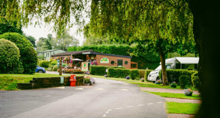 Lincomb Lock Caravan Park 1