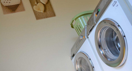 On-site launderette available at Moss Wood